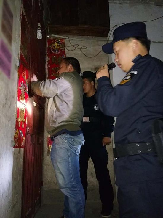 丽水粗心妈妈误将幼女锁家中 